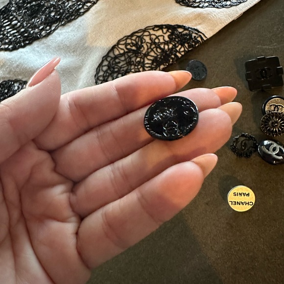 Chanel buttons 100% authentic - Picture 5 of 6